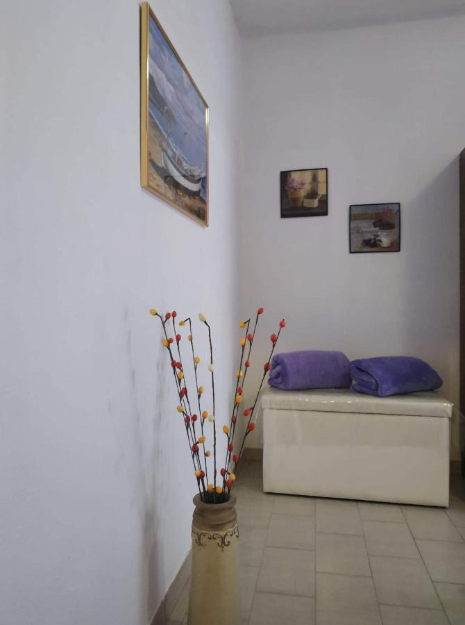 Violet Bedroom And Apartment Spáta 외부 사진
