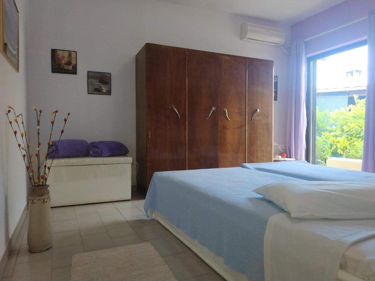 Violet Bedroom And Apartment Spáta 외부 사진